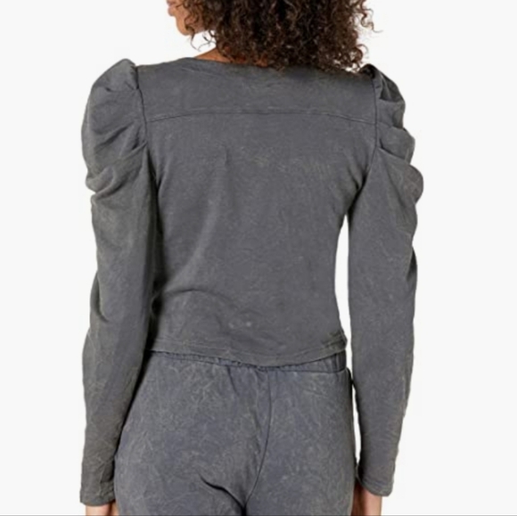 Kendall + Kylie womens Puff Sleeve V-Neck - Amazon Exclusive Sweatshirt - Picture 4 of 8